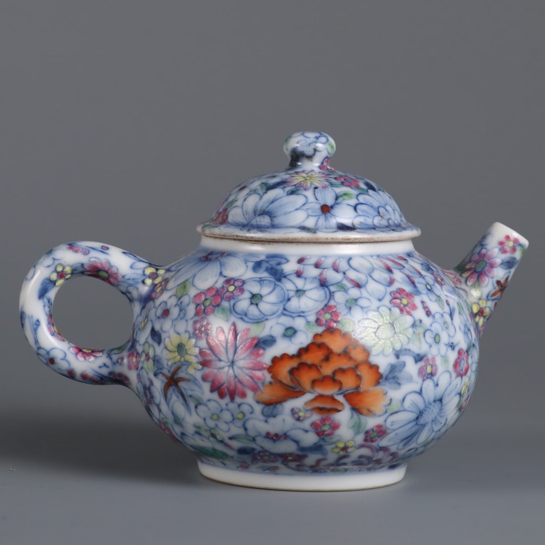 A Exquisite Doucai Flower Pattern Ewer (1 of 8)