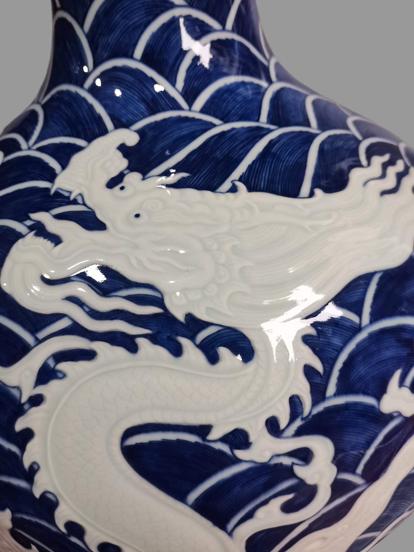 A Exquisite Blue and White Dragon Pattern Vase - 2