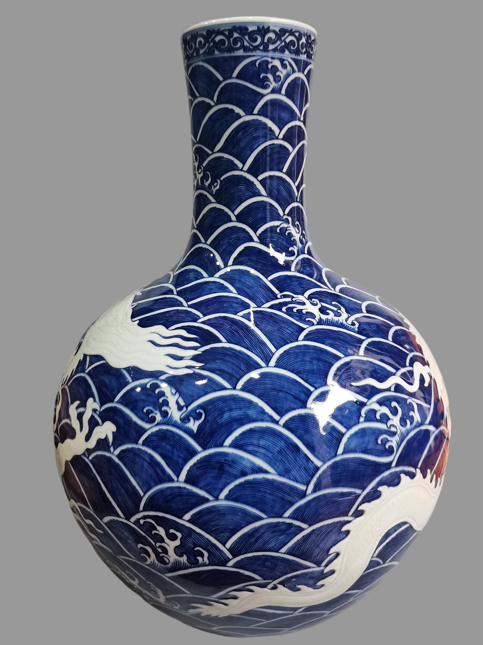 A Exquisite Blue and White Dragon Pattern Vase - 3