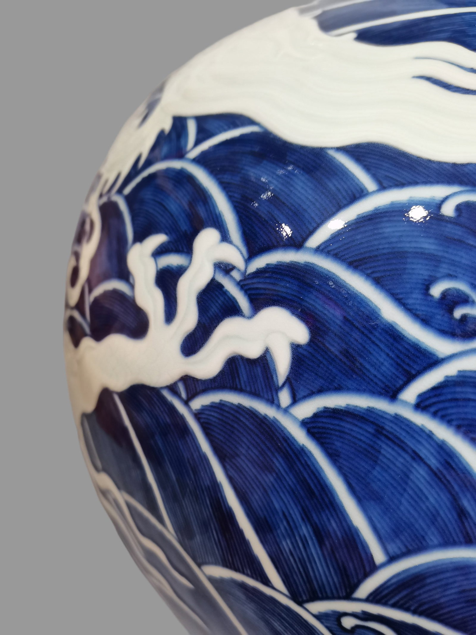 A Exquisite Blue and White Dragon Pattern Vase - 4