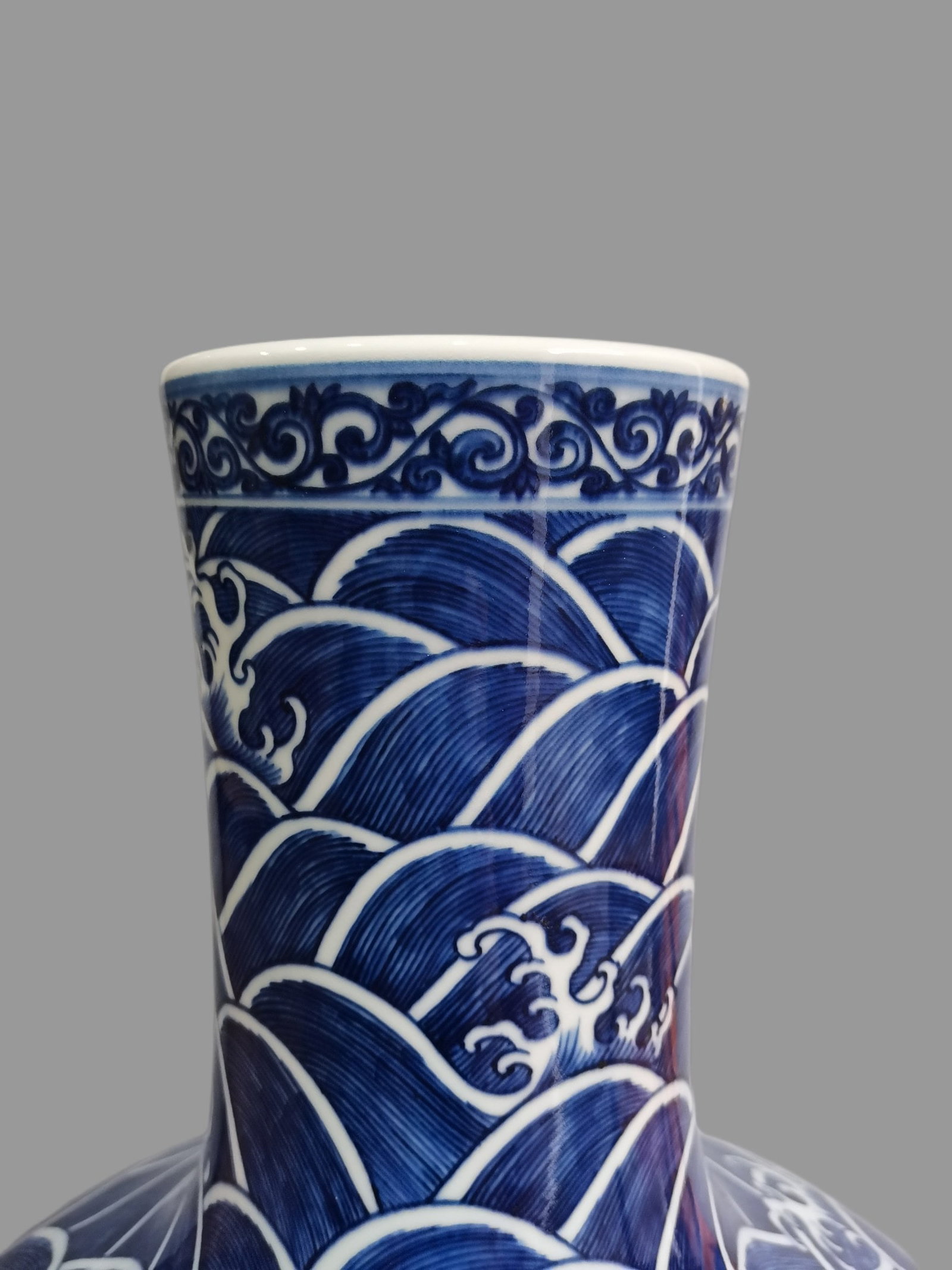 A Exquisite Blue and White Dragon Pattern Vase - 6