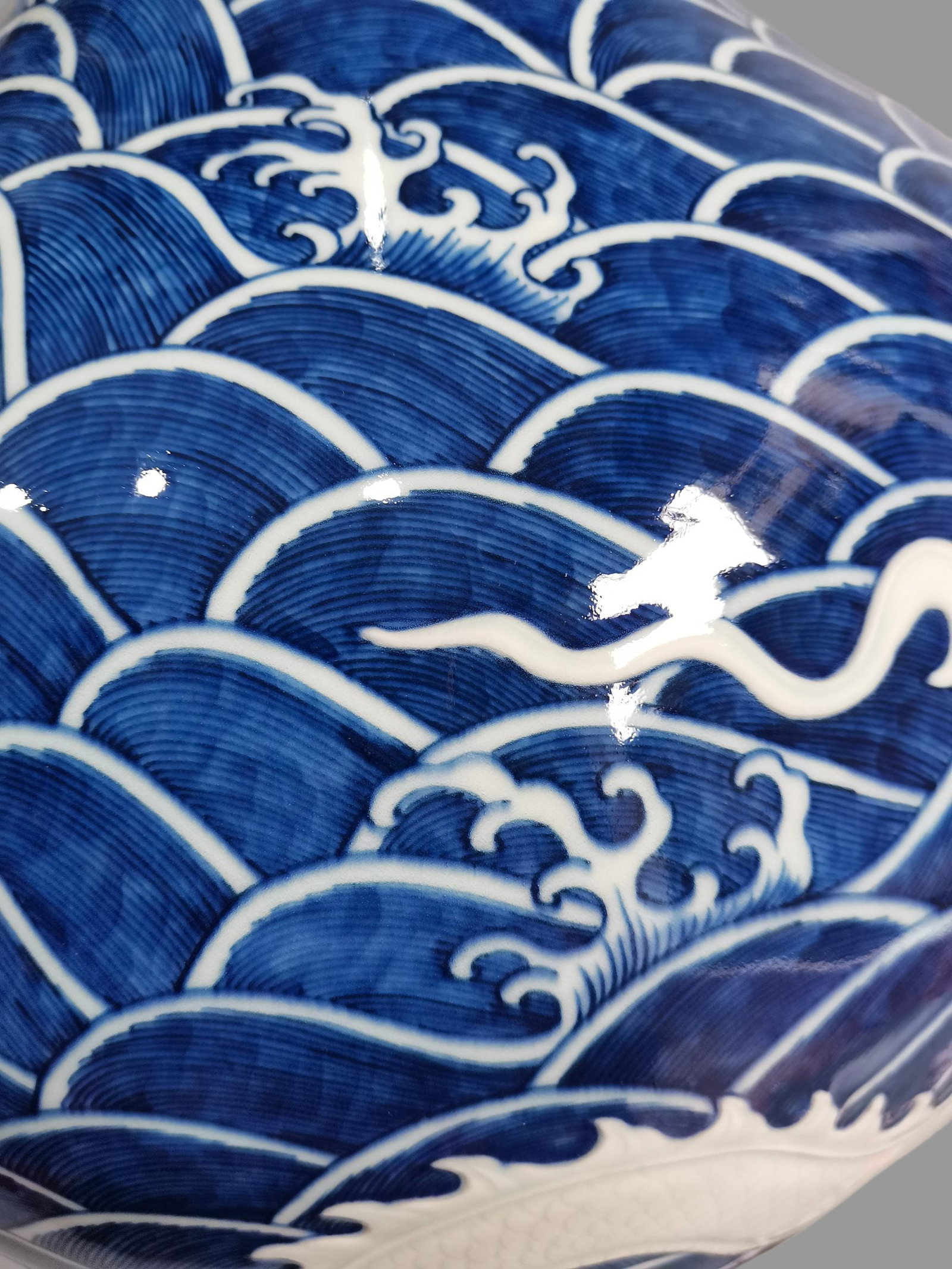 A Exquisite Blue and White Dragon Pattern Vase - 8