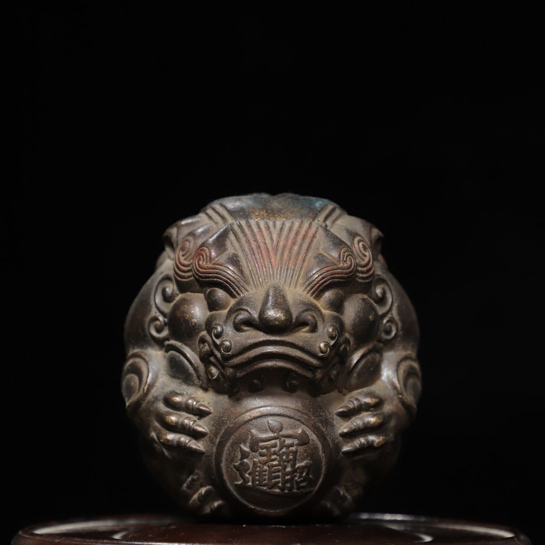 A Exquisite Gold-Foiled Bronze Auspicious Beast Ornament: A Exquisite Gold-Foiled Bronze Auspicious Beast Ornament,Qing Dynasty, China,Qianlong Four-character Mark,Size:3.5inx3.1inx3.5in,Weight:1320g