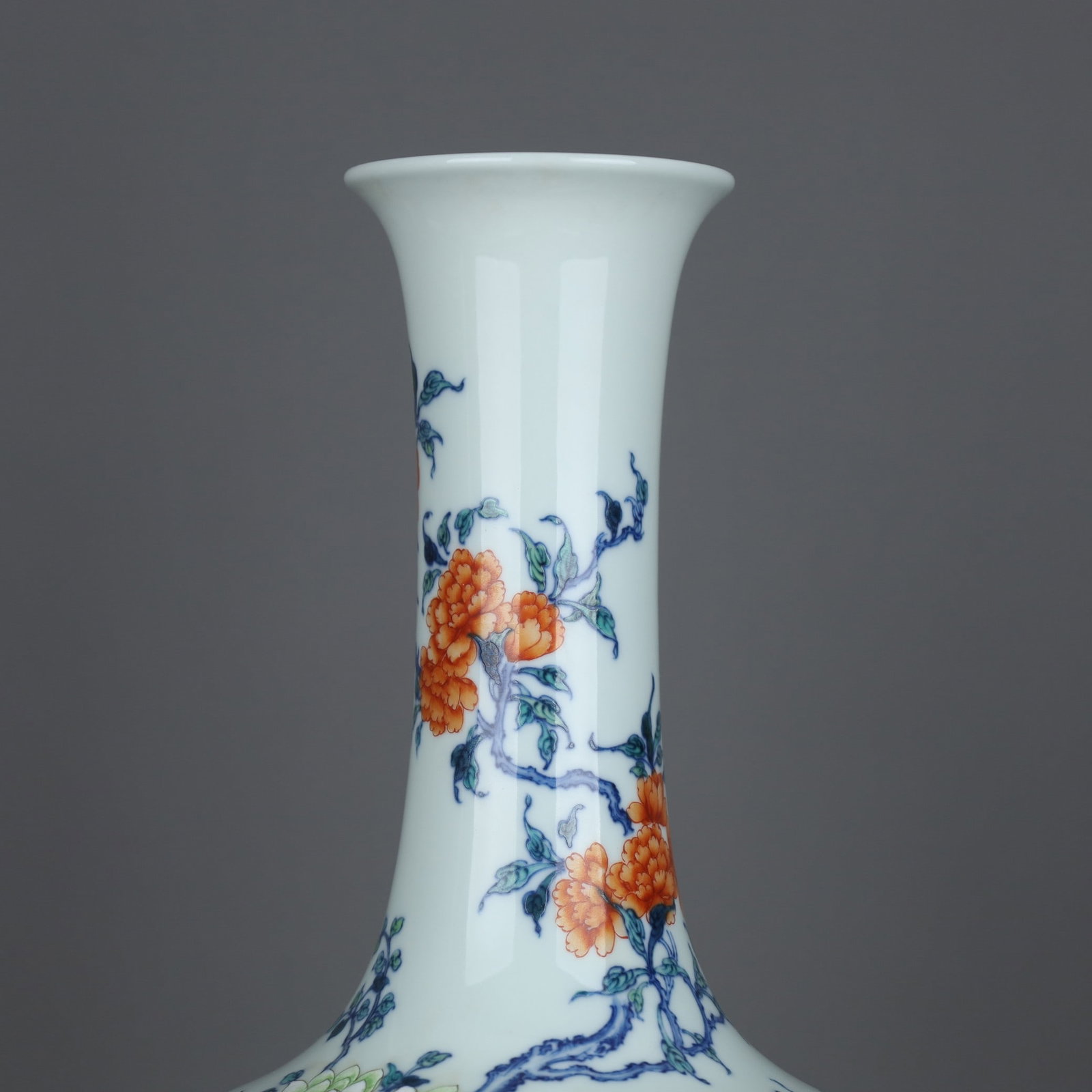 A Exquisite Doucai Flower Pattern Vase - 4