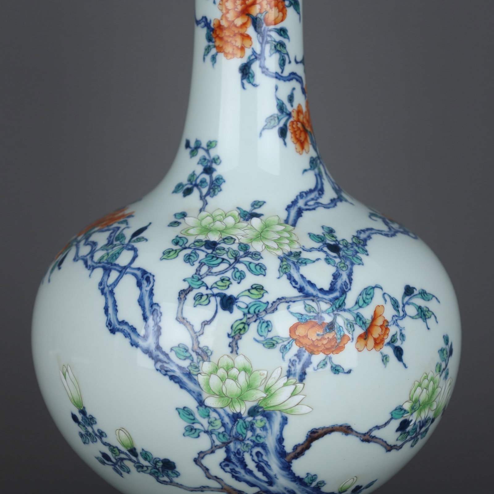 A Exquisite Doucai Flower Pattern Vase - 5