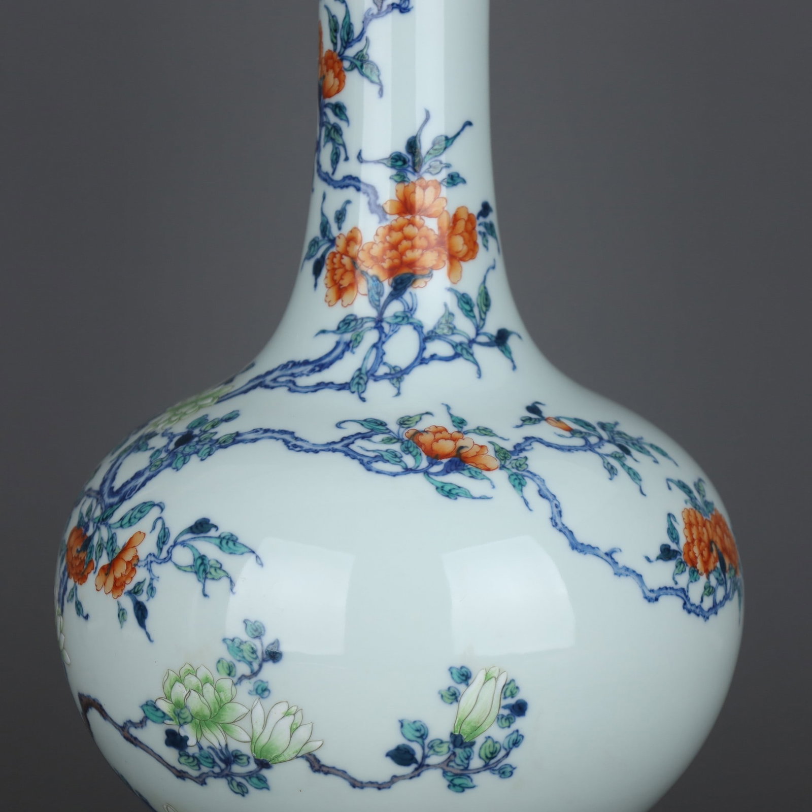 A Exquisite Doucai Flower Pattern Vase - 6