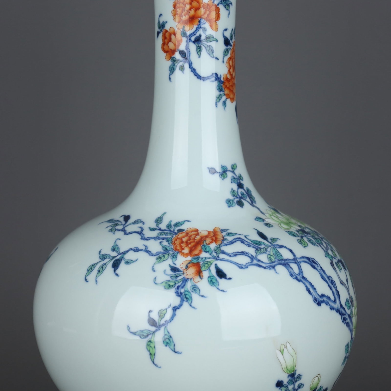 A Exquisite Doucai Flower Pattern Vase - 7