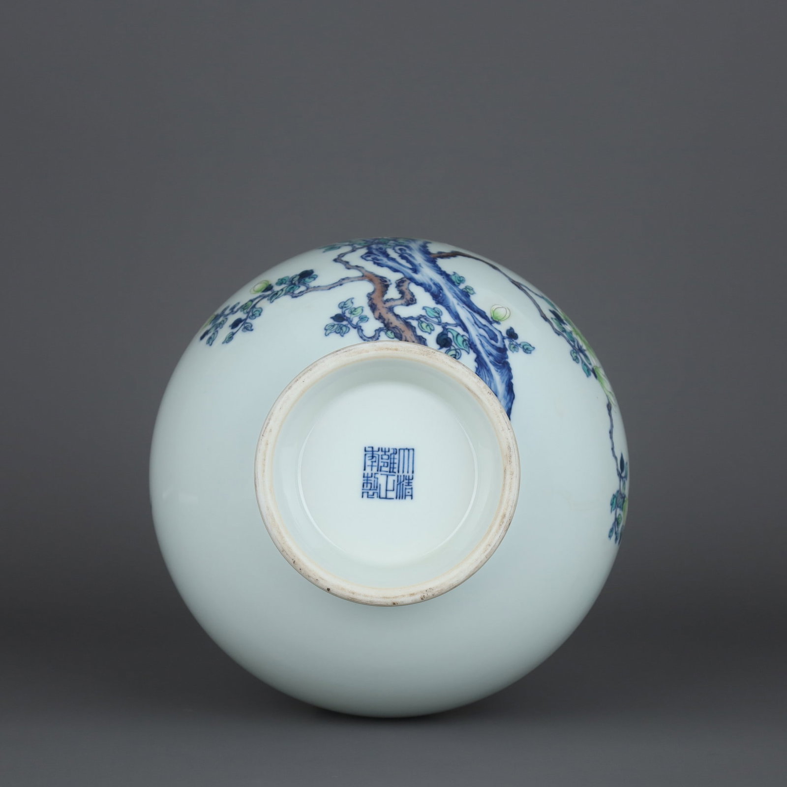 A Exquisite Doucai Flower Pattern Vase - 9