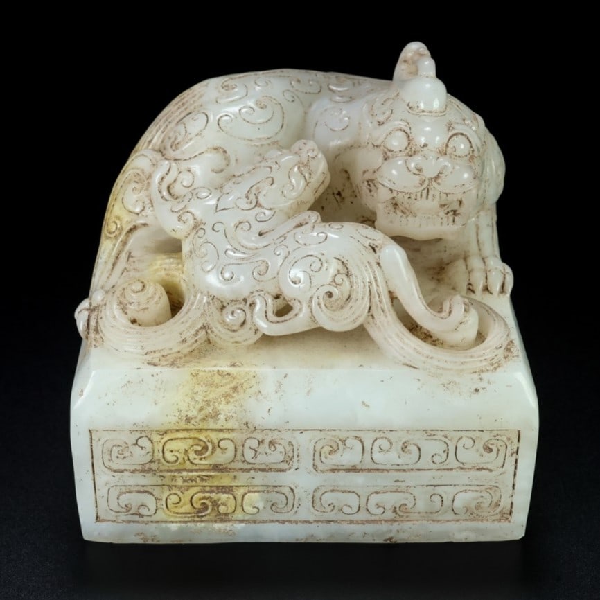 A Exquisite Hotan Jade Tiger Seal: A Exquisite Hotan Jade Tiger Seal,Hang Dynasty, China,Size:3.5inx3.5inx3.1in,Weight:1200g 和田玉虎印章,中国汉代