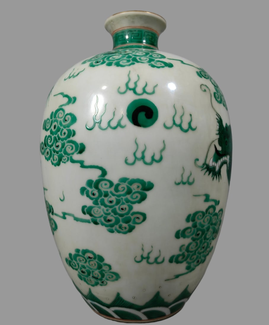 A Exquisite Green Color Dragon Pattern Vase - 2