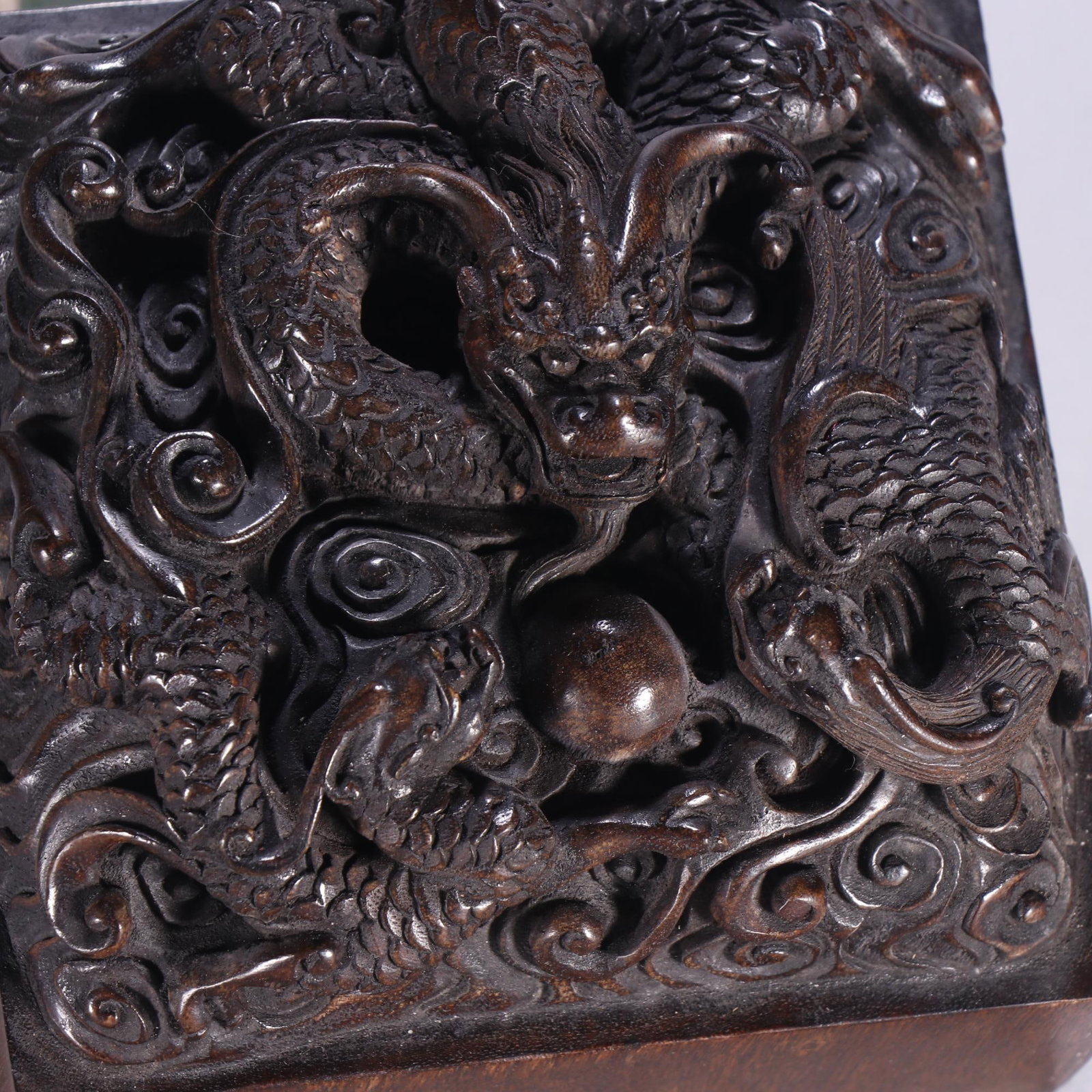 A Exquisite Eaglewood Dragon Pattern Seal - 8