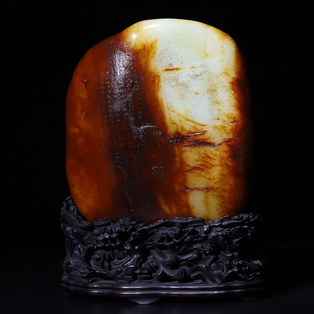 A Exquisite Hotan Jade Lion Pattern Ornament: A Exquisite Hotan Jade Lion Pattern Ornament,Qing Dynasty, China,Size:9.4inx9.1inx3.5in,Weight:9012g 和田玉狮纹摆件,中国清代