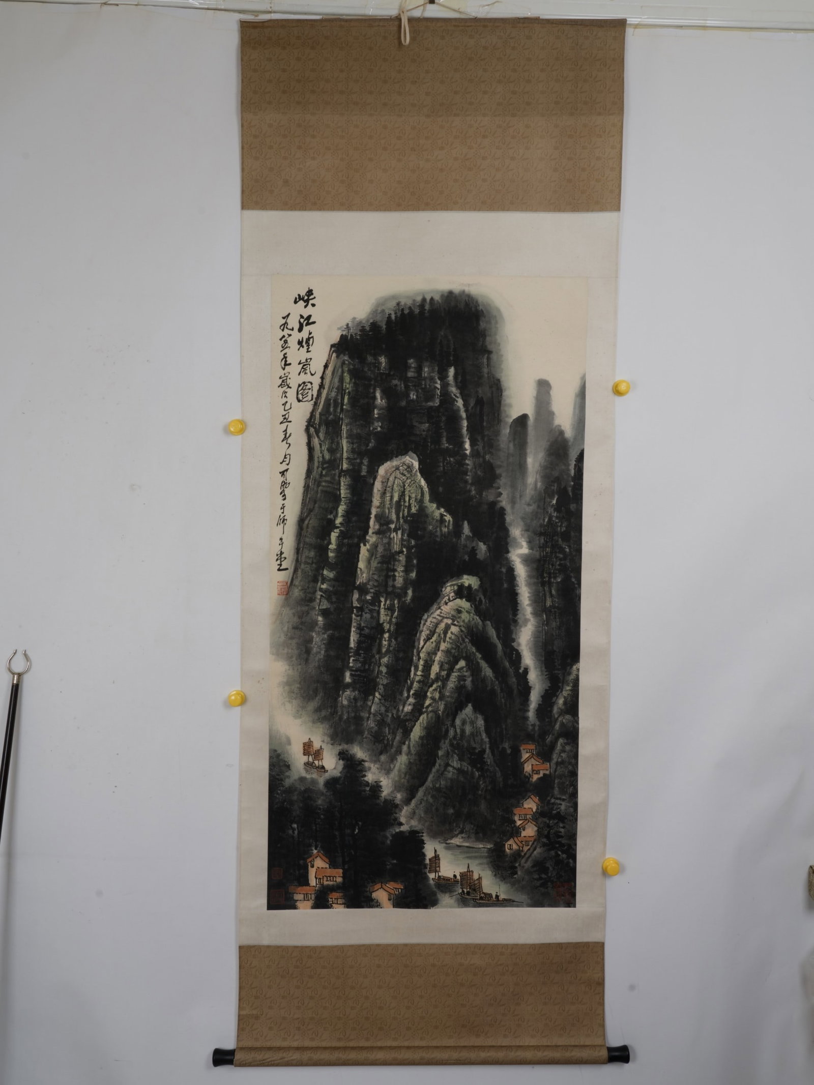 A Chinese Vertical Scroll Ink Painting of Landscape on Paper: A Chinese Vertical Scroll Ink Painting of Landscape on Paper,Modern Time of China,Li Keran,withoutframesize:53.9inx26in 一幅中国水墨纸本山水