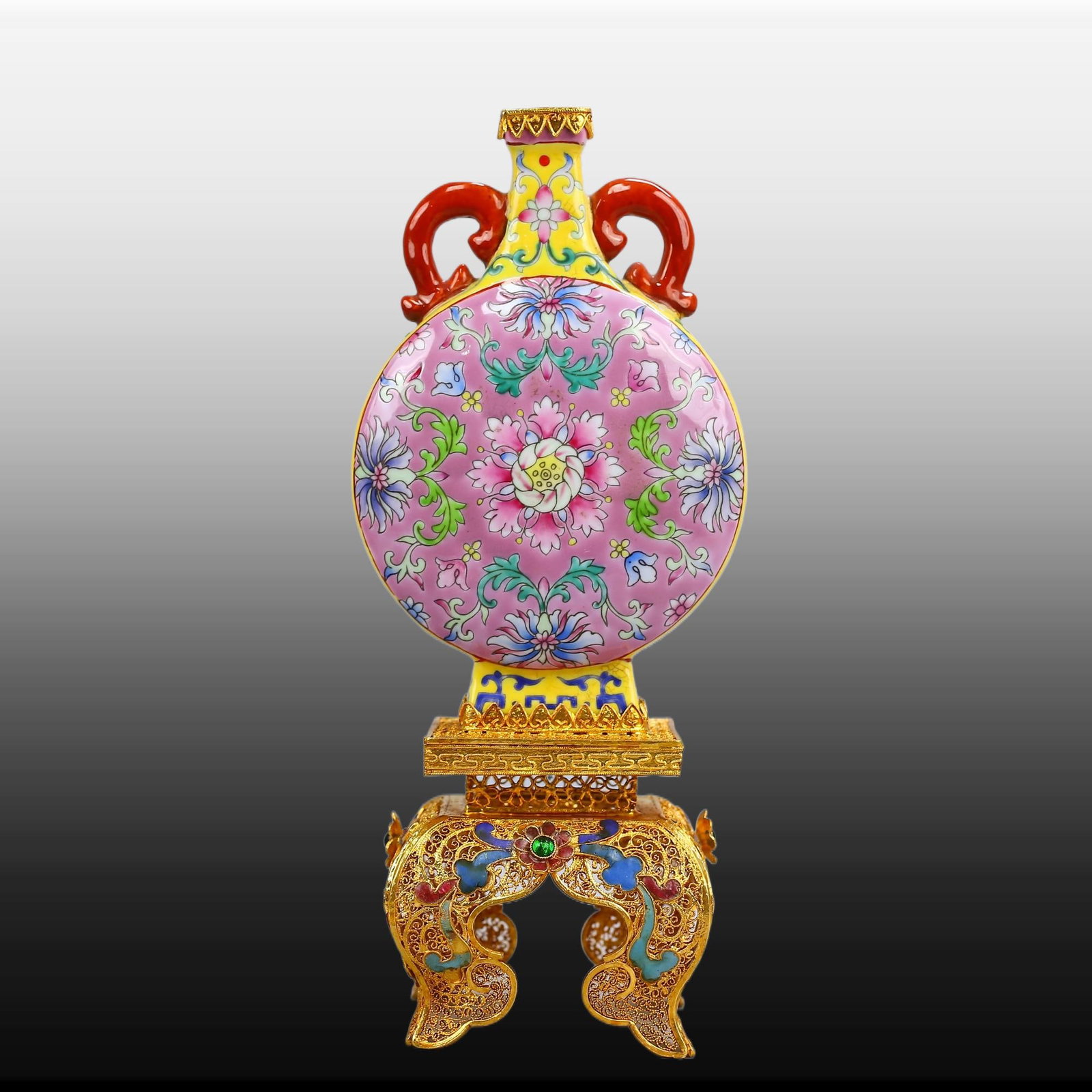 A Exquisite Filigree Enamel Flower Pattern Vase: A Exquisite Filigree Enamel Flower Pattern Vase,Qing Dynasty, China,Yongzheng Four-character Mark,Size:9.1inx3.9in,Weight:445g