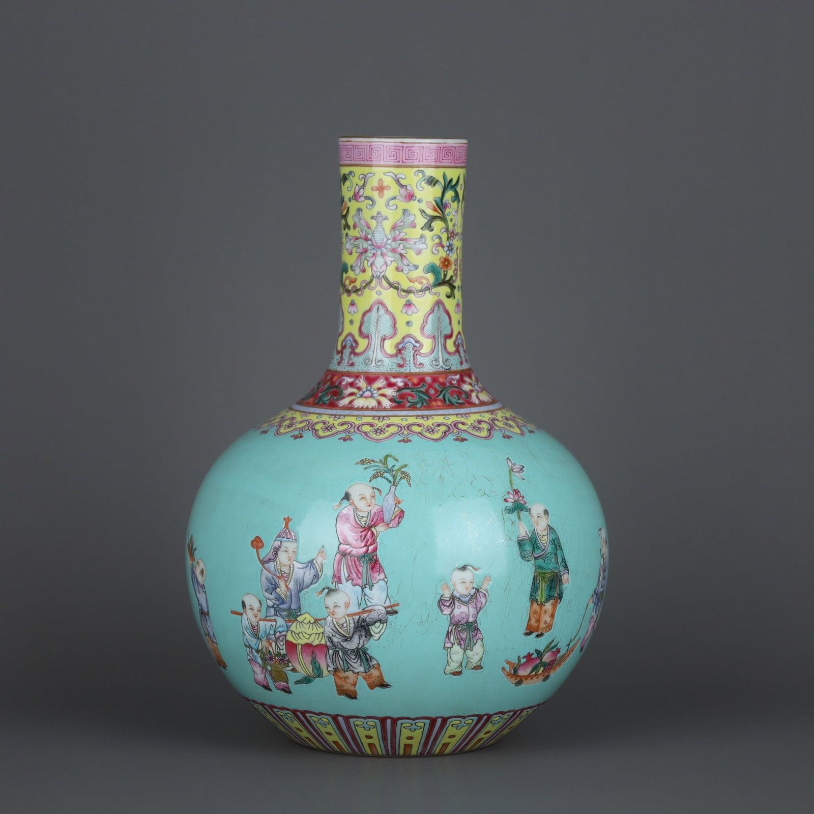 A Exquisite Turquoise Green Ground Famille Rose Figure Pattern Vase: A Exquisite Turquoise Green Ground Famille Rose Figure Pattern Vase,Qing Dynasty, China,Jiaqing Six-character Mark,Size:9inx6.3in