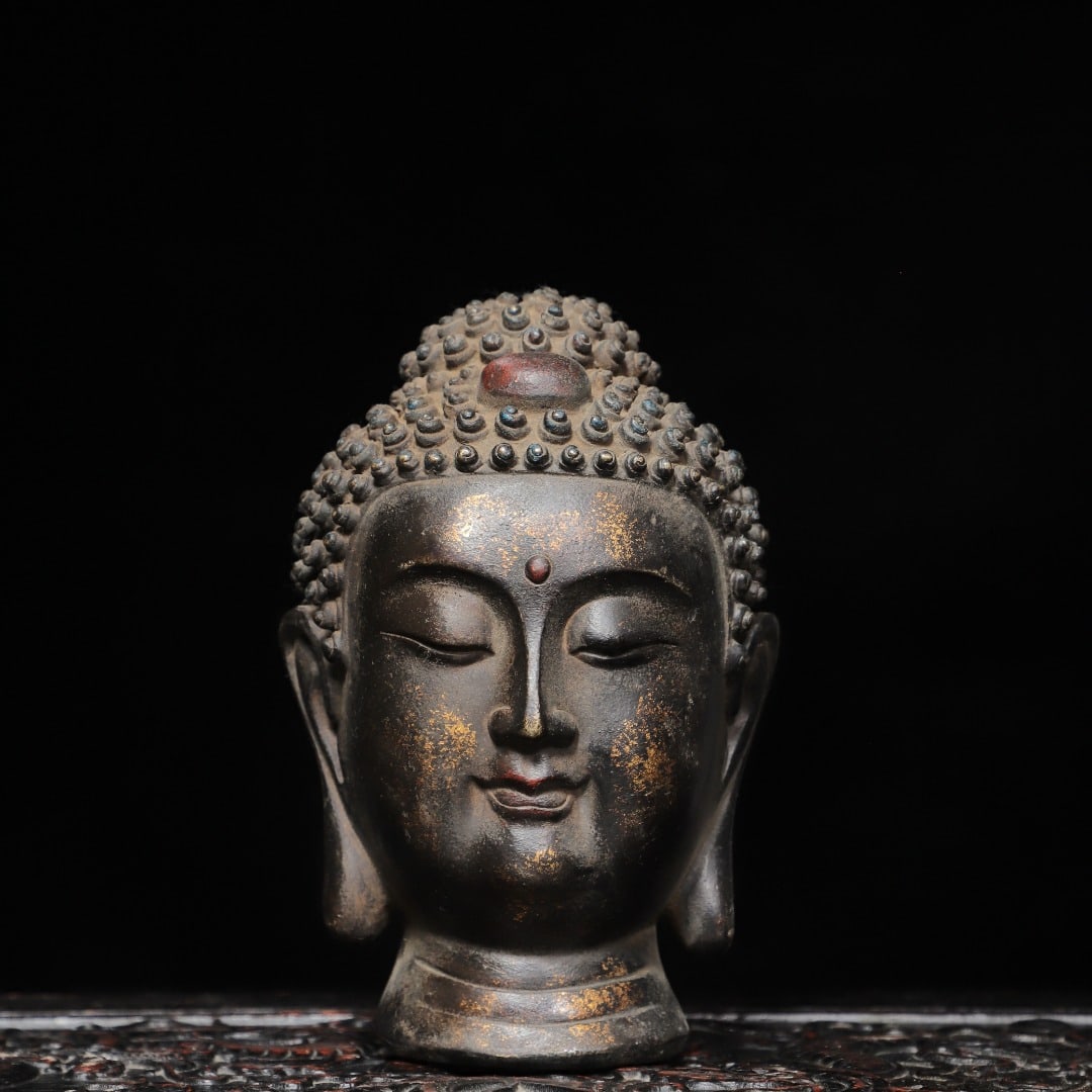 A Exquisite Gold-Foiled Bronze Buddha Head Ornament: A Exquisite Gold-Foiled Bronze Buddha Head Ornament,Tang Dynasty, China,Size:5.9inx3.9inx4.3in,Weight:2200g 铜拓金佛首摆件,中国唐代