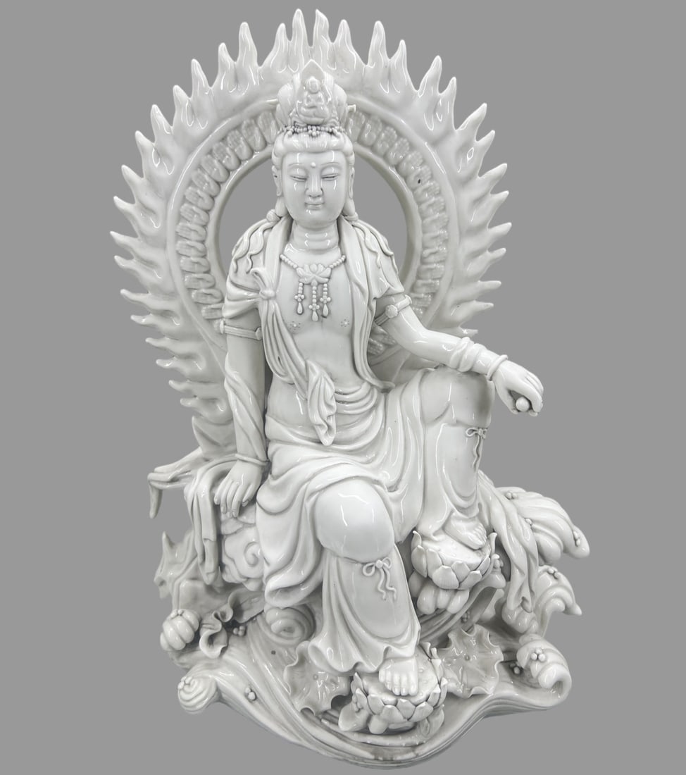 A Exquisite Blance-De-Chine Statue of Avalokitesvara Ornament: A Exquisite Blance-De-Chine Statue of Avalokitesvara Ornament,Ming Dynasty, China,With Mark,Size:17.3in 德化瓷观音摆件,中国明代,४