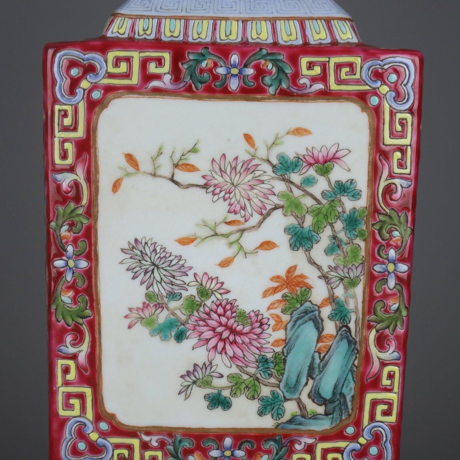 A Exquisite Ruby Red Ground Famille Rose Flower Pattern Vase - 6