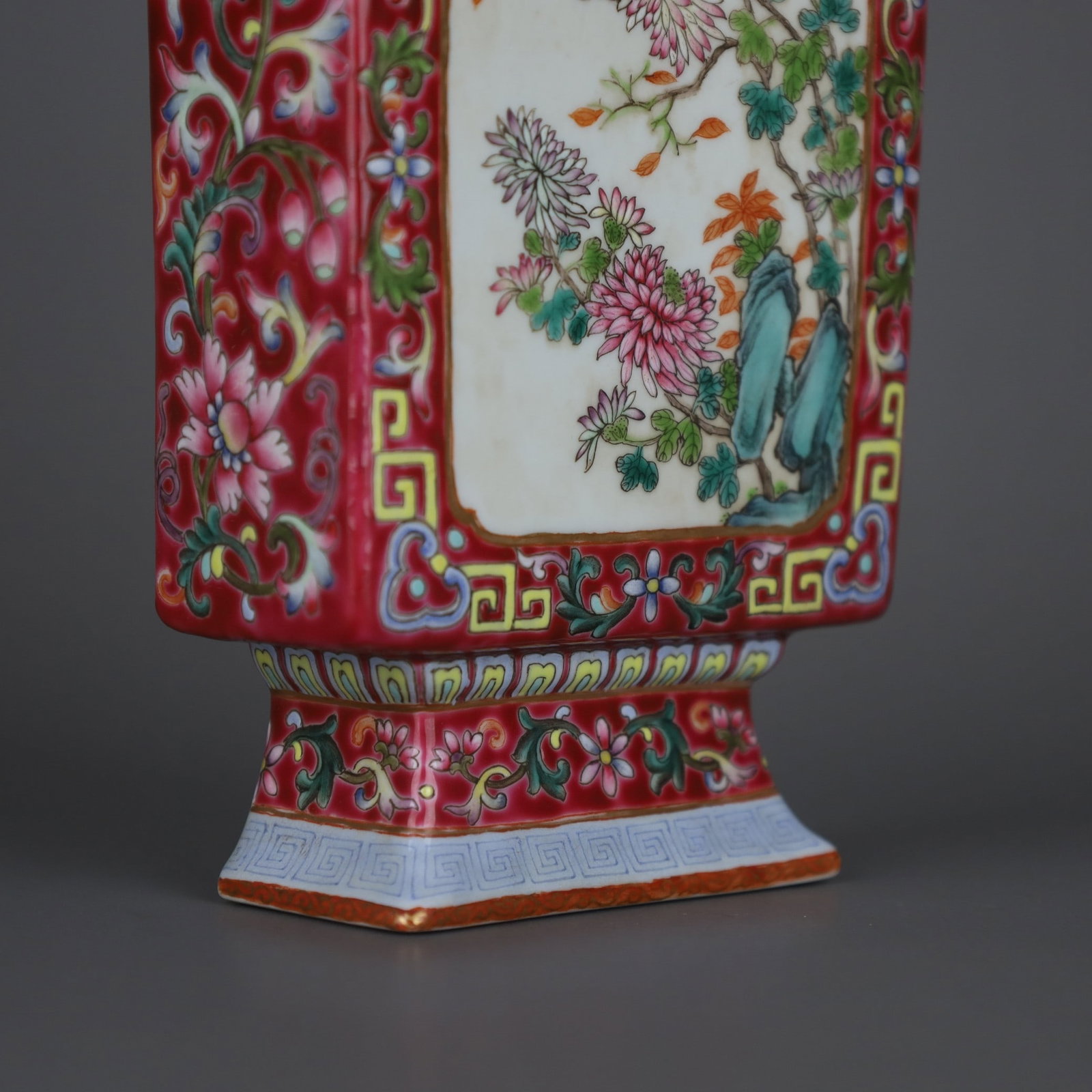 A Exquisite Ruby Red Ground Famille Rose Flower Pattern Vase - 8