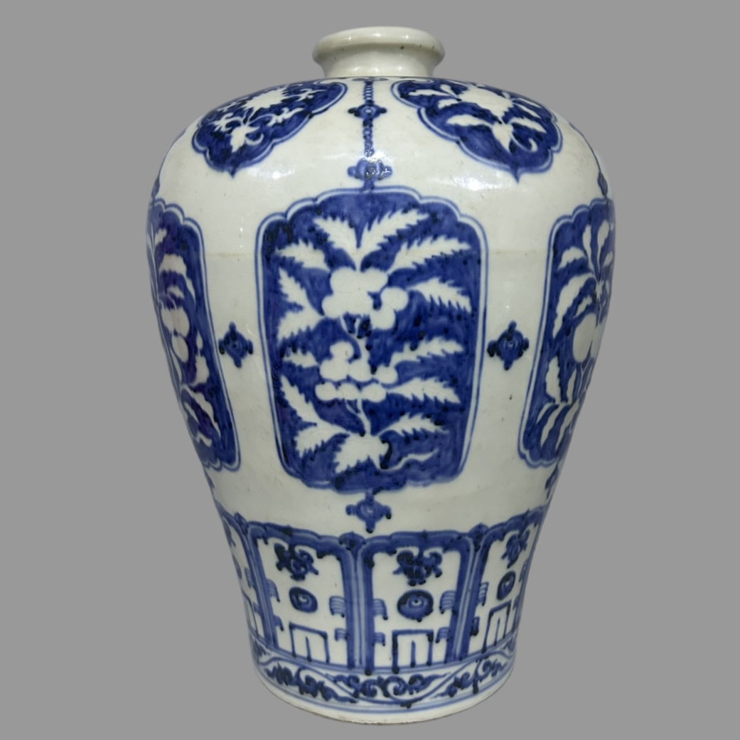 A Exquisite Blue and White Flower and Fruit Pattern Vase: A Exquisite Blue and White Flower and Fruit Pattern Vase,Ming Dynasty, China,Xuande Six-character Mark,Size:8.3inx15in