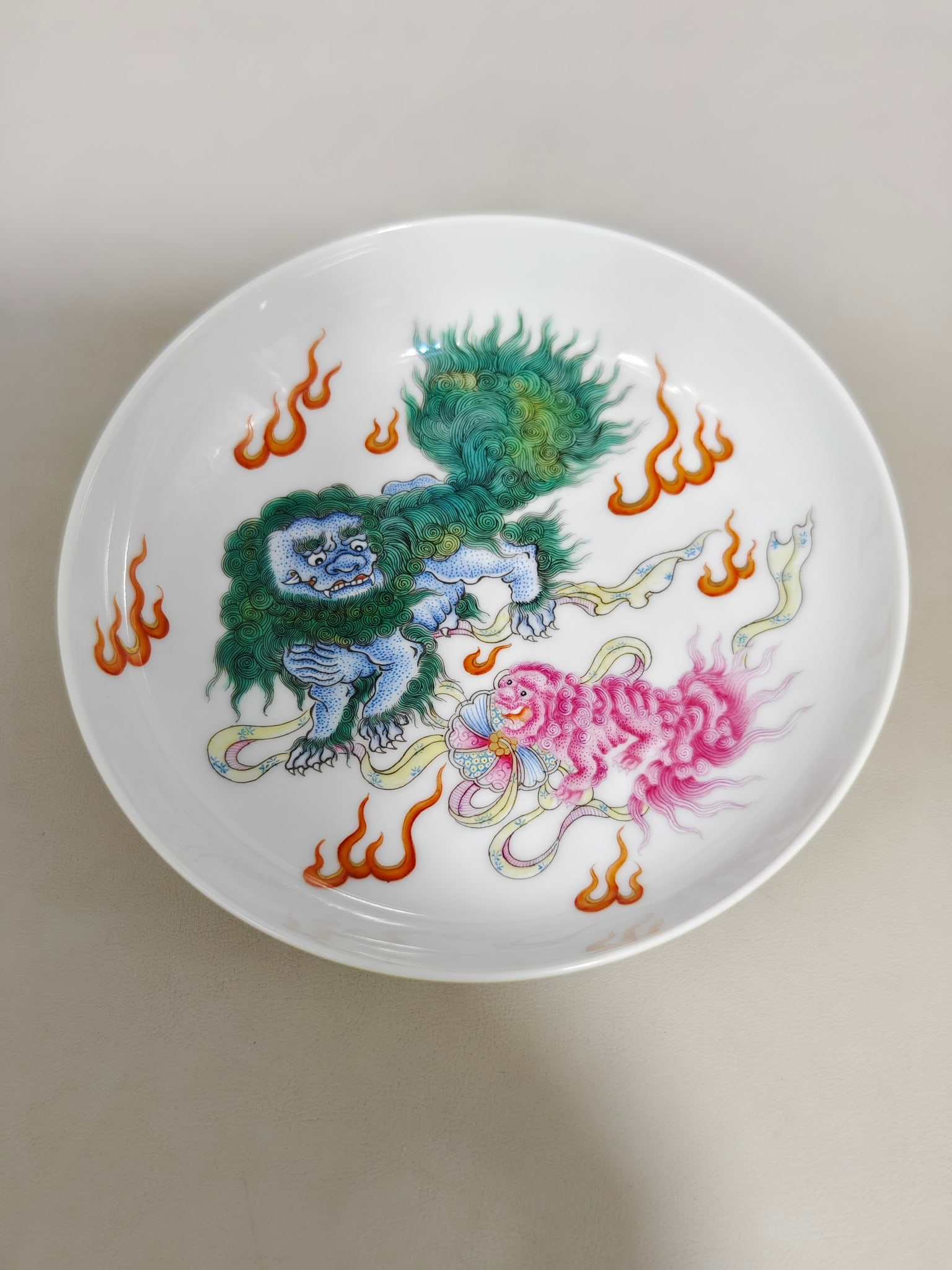 A Exquisite Famille-Rose Lion Pattern Plate: A Exquisite Famille-Rose Lion Pattern Plate,Qing Dynasty, China,Qianlong Four-character Mark,Size:1.3inx5.3in