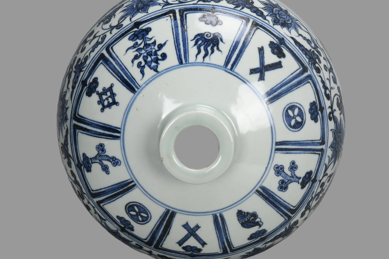A Exquisite Blue And White Interlocking Lotus Dragon Pattern Vase - 8