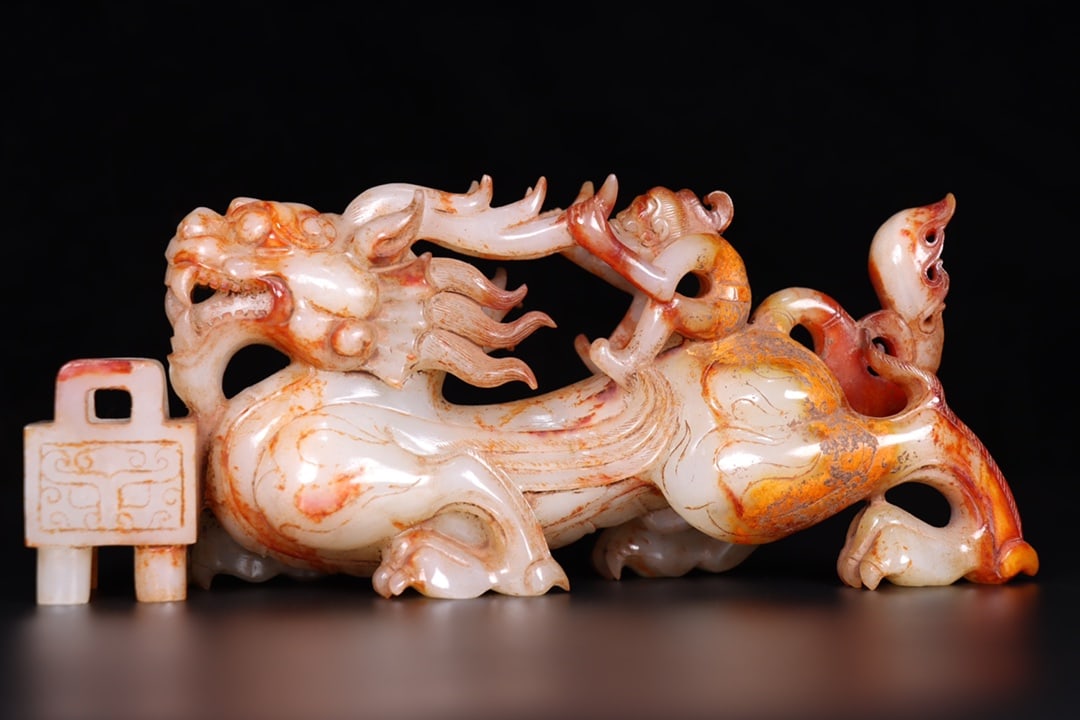 A Exquisite Hotan Jade Kylin Ornament: A Exquisite Hotan Jade Kylin Ornament,Han Dynasty, China,Size:7.7inx2inx3.1in,Weight:692g 和田玉麒麟摆件,中国汉代