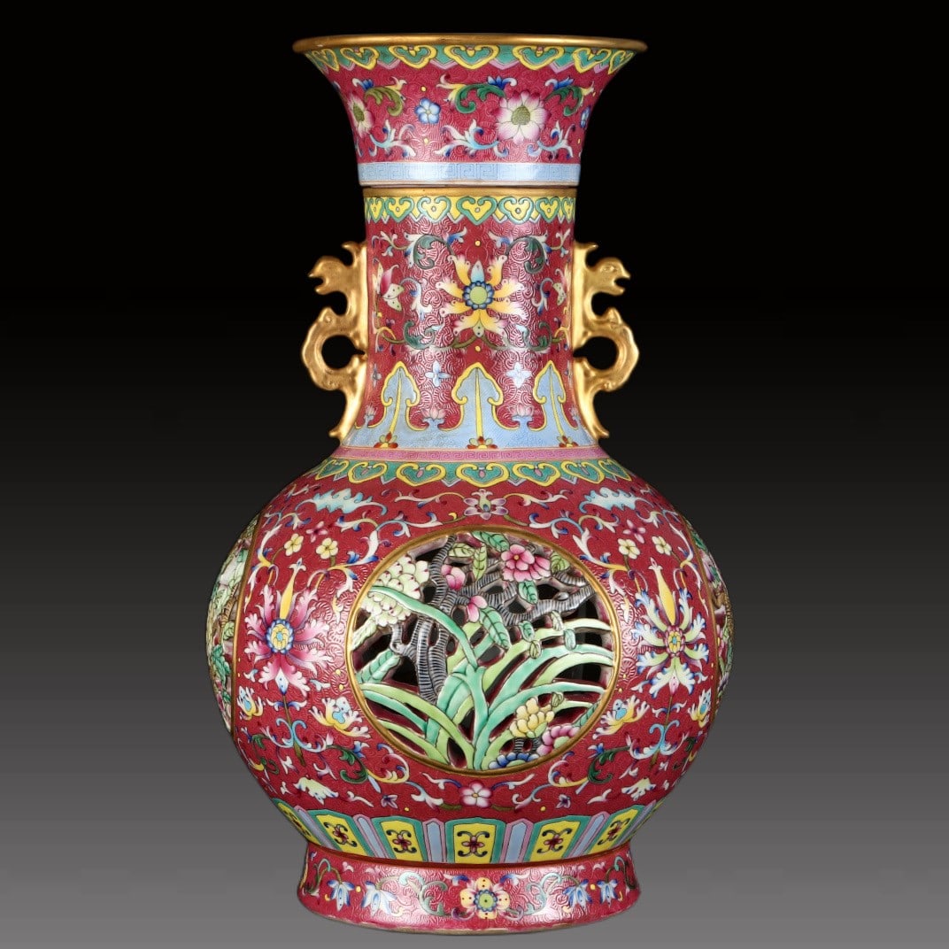A Exquisite Ruby Red-Glazed Painted Gold Flower Pattern Vase: A Exquisite Ruby Red-Glazed Painted Gold Flower Pattern Vase,Qing Dynasty, China,Qianlong Six-character Mark,Size:16.9inx10.6in