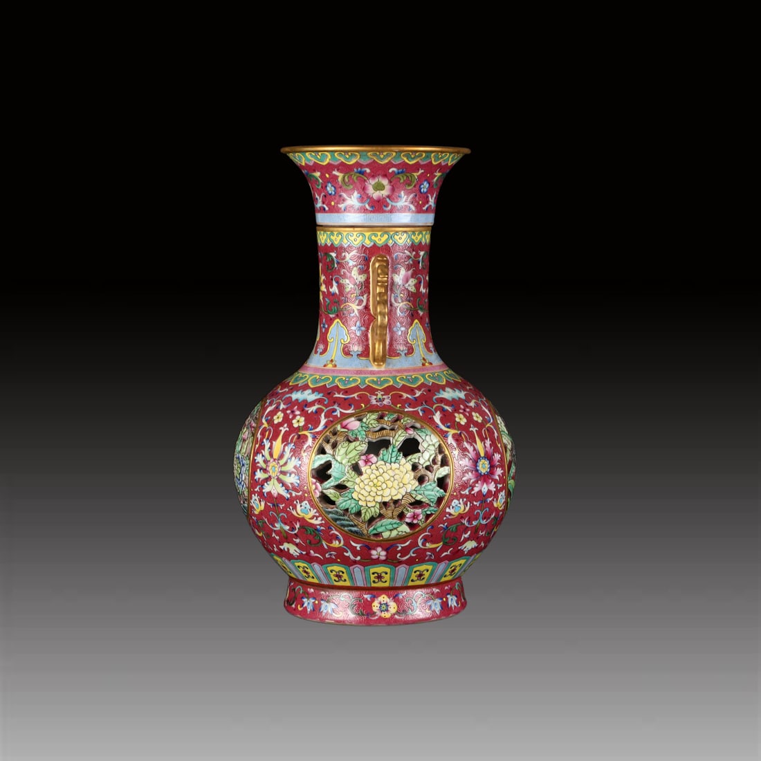 A Exquisite Ruby Red-Glazed Painted Gold Flower Pattern Vase - 2
