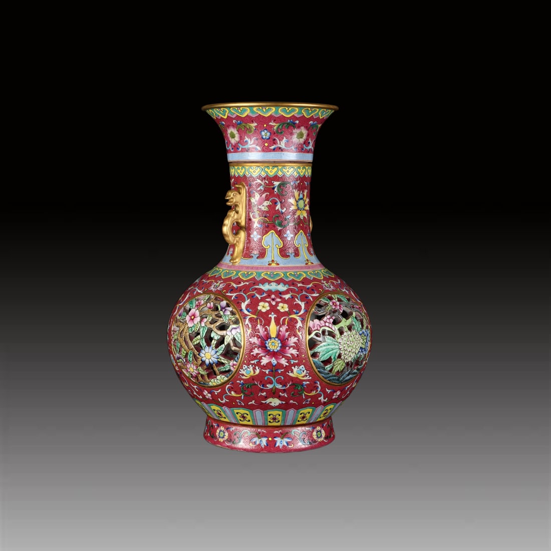 A Exquisite Ruby Red-Glazed Painted Gold Flower Pattern Vase - 3