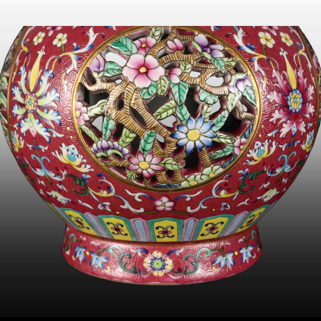 A Exquisite Ruby Red-Glazed Painted Gold Flower Pattern Vase - 6