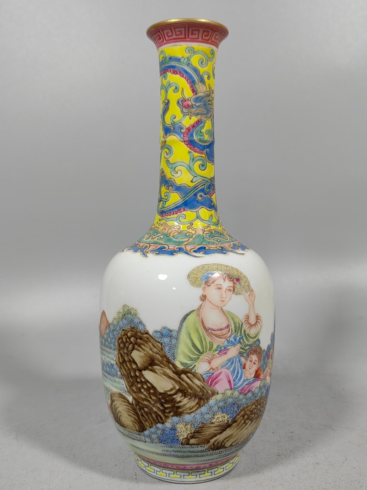 A Exquisite Enamel Figures Pattern Vase: A Exquisite Enamel Figures Pattern Vase,Qing Dynasty, China,Qianlong Four-character Mark,Size:8.7inx3.7in