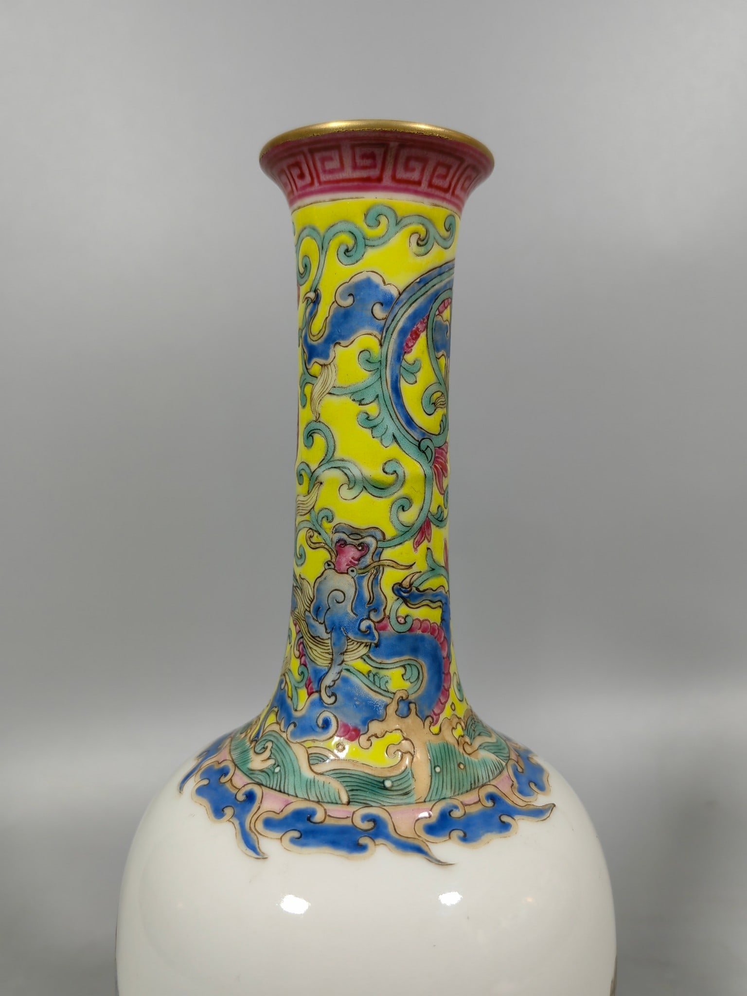 A Exquisite Enamel Figures Pattern Vase - 5