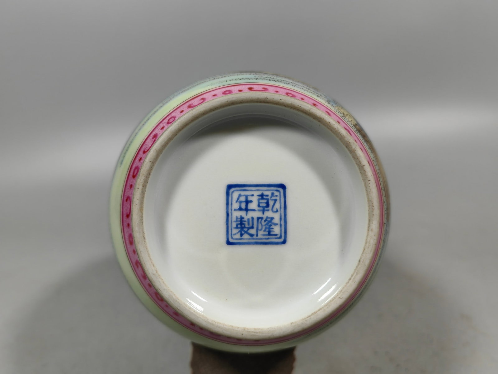 A Exquisite Enamel Figures Pattern Vase - 8