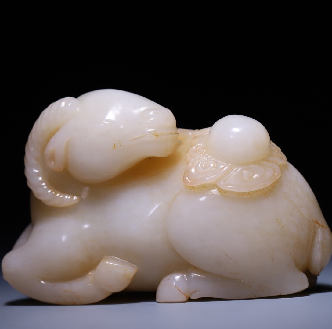 A Exquisite Hotan Jade Sheep Ornament: A Exquisite Hotan Jade Sheep Ornament,Qing Dynasty, China,Size:4.3inx1.9inx2.6in,Weight:525g 和田玉羊摆件,中国清代