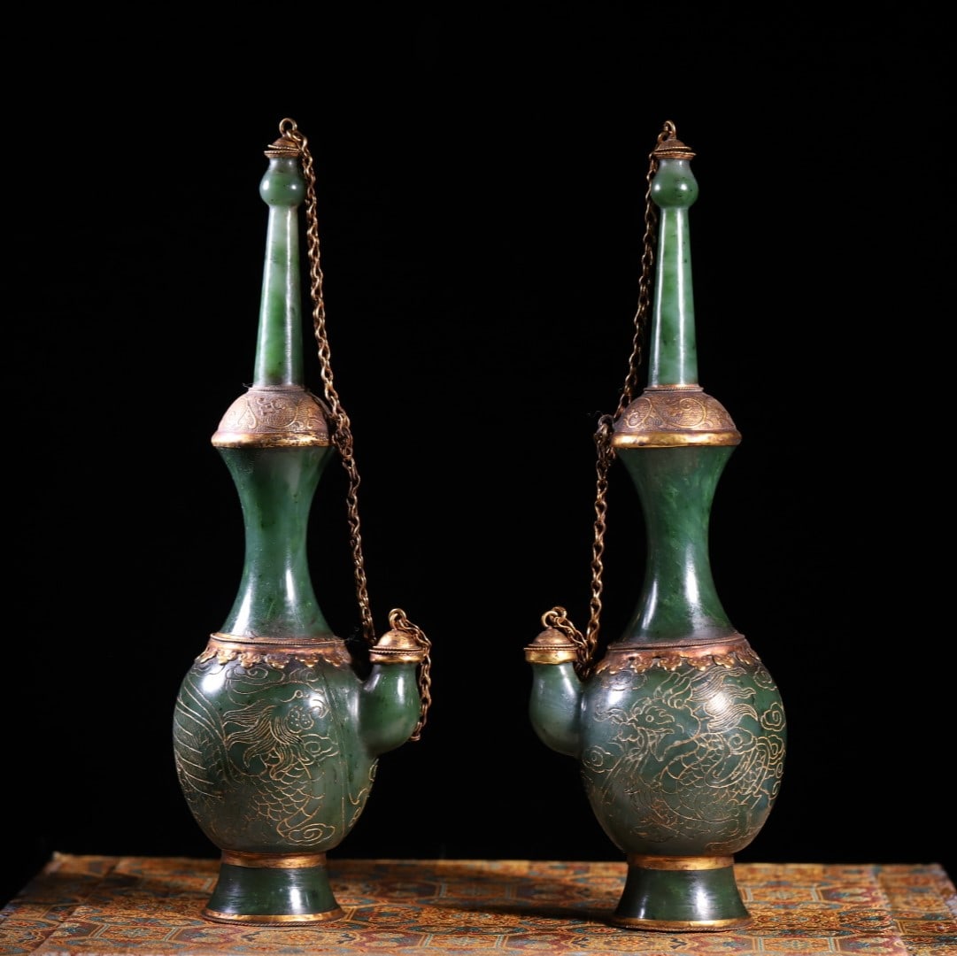 A Pair of Exquisite Hotan Jasper Gilt Dragon and Phoenix Pattern Ewers: A Pair of Exquisite Hotan Jasper Gilt Dragon and Phoenix Pattern Ewers,Qing Dynasty, China,Size:8.9inx2.9inx2.4in,Weight:661.4g 一对和田碧玉鎏金龙