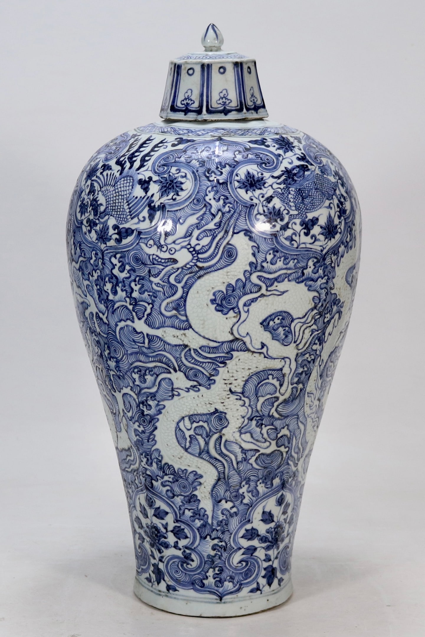 A Exquisite Blue and White Dragon Pattern Vase - 2