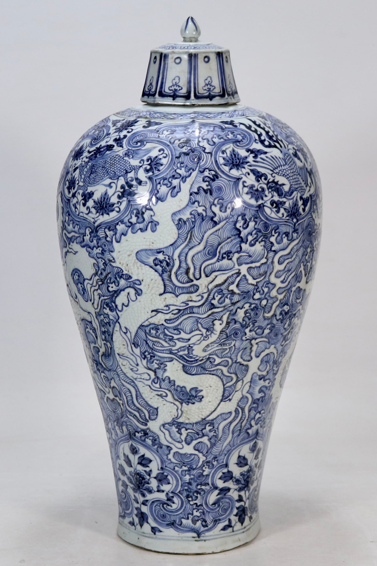 A Exquisite Blue and White Dragon Pattern Vase - 3