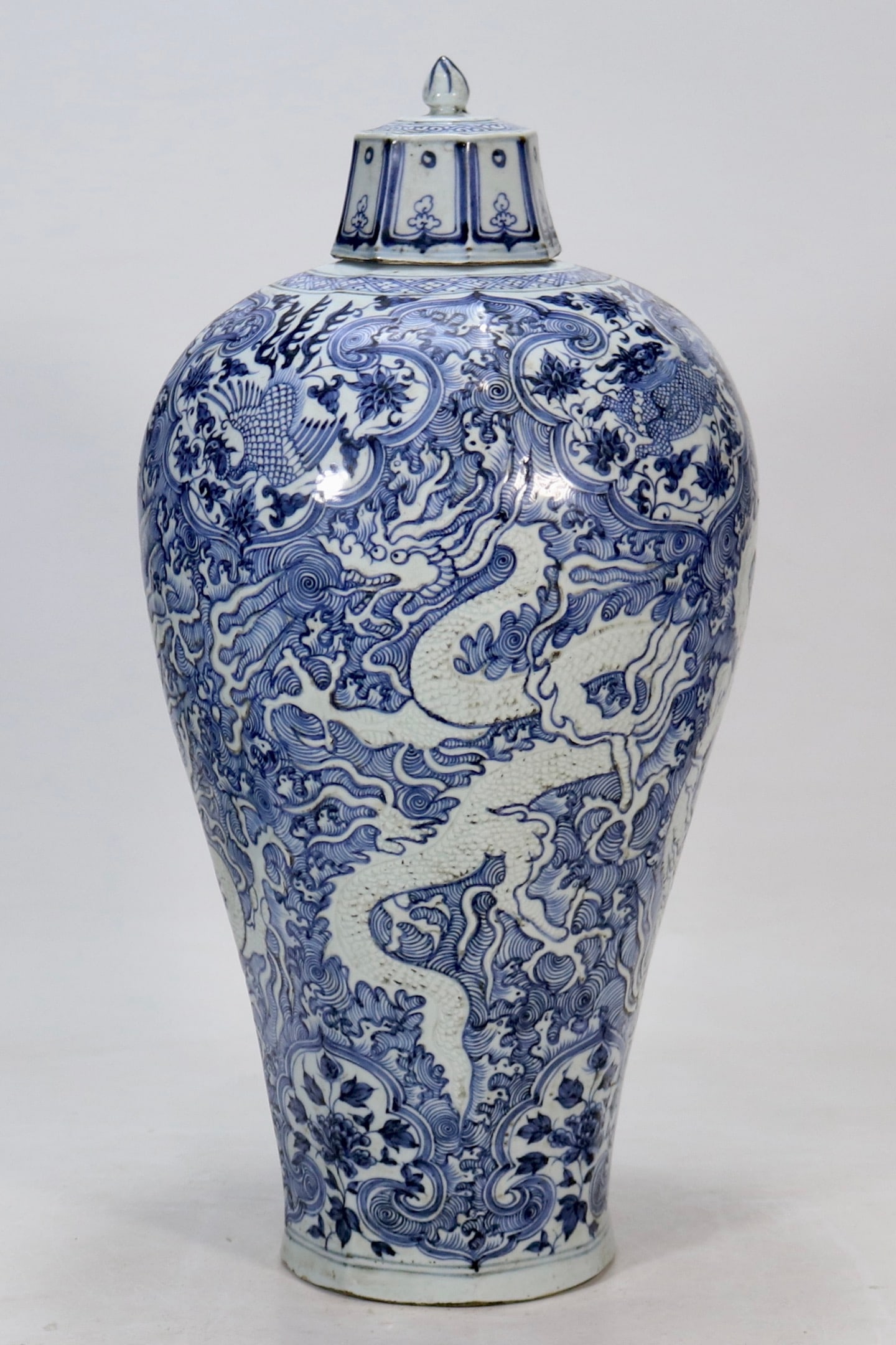 A Exquisite Blue and White Dragon Pattern Vase - 4