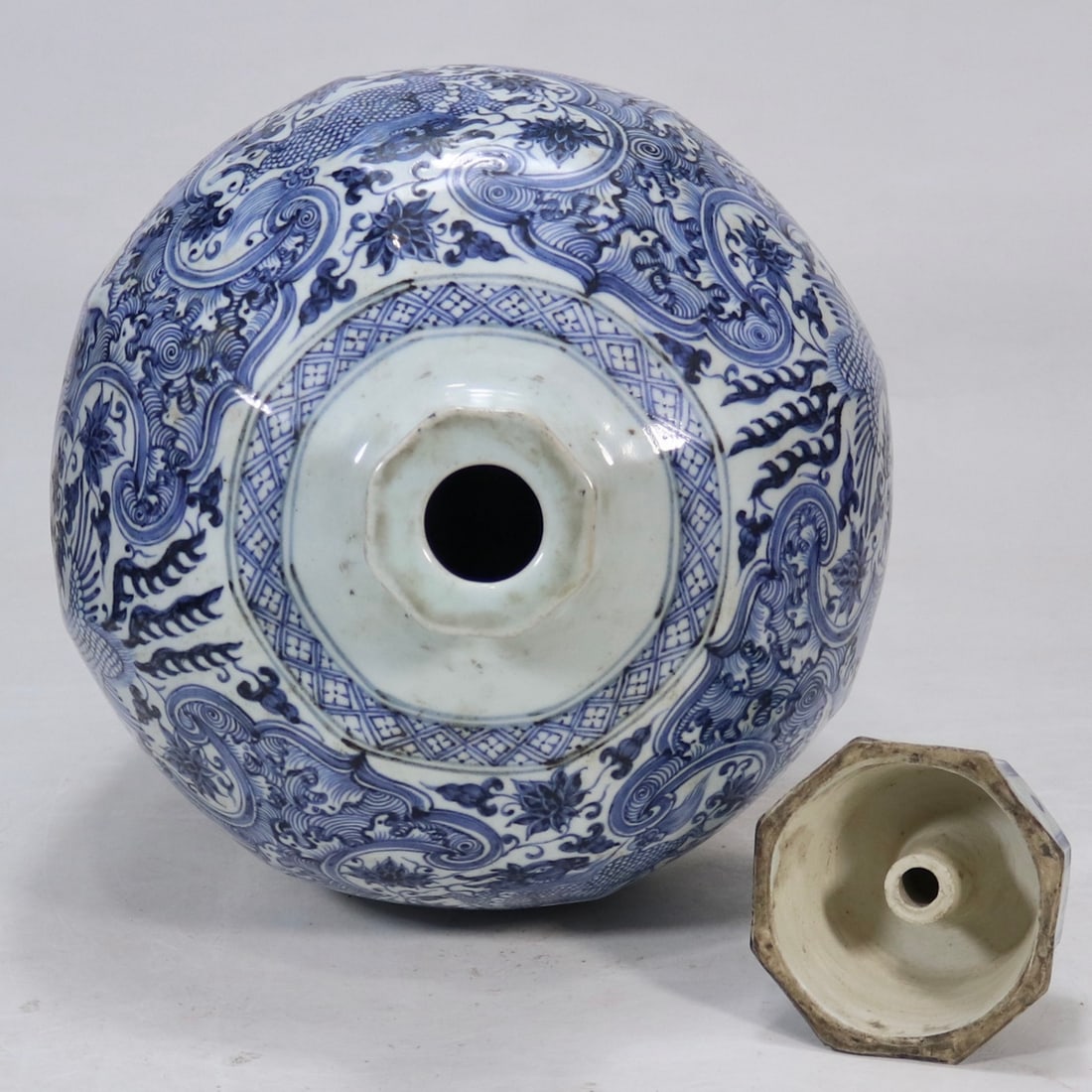 A Exquisite Blue and White Dragon Pattern Vase - 5