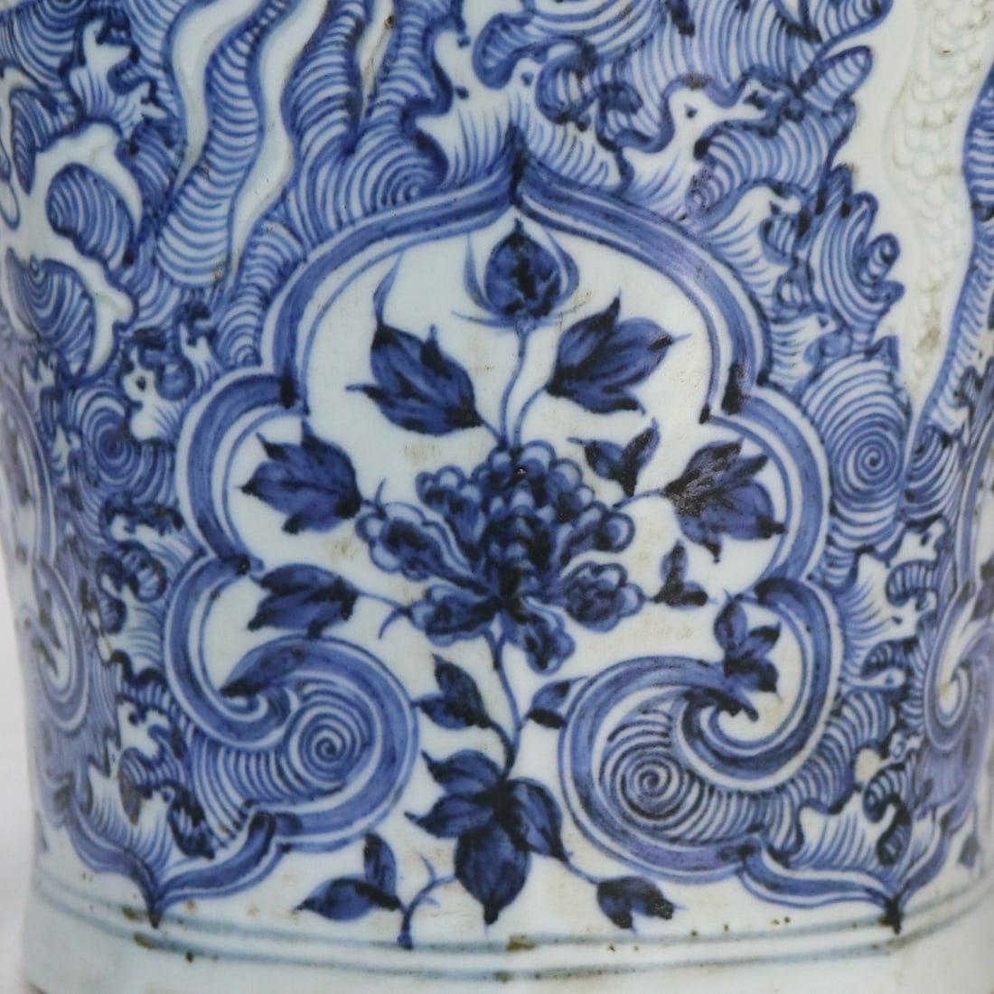 A Exquisite Blue and White Dragon Pattern Vase - 8
