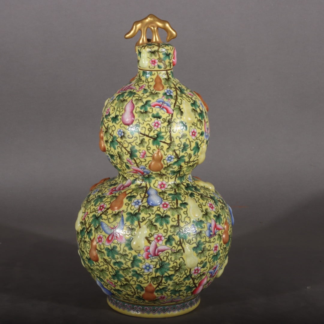 A Exquisite Yellow Ground Famille-Rose Gourd Vase: A Exquisite Yellow Ground Famille-Rose Gourd Vase,Qing Dynasty, China,Qianlong Four-character Mark,Size:11.6inx1.4inx6.3inx3.7in 黄地粉彩葫芦瓶,中ࢲ
