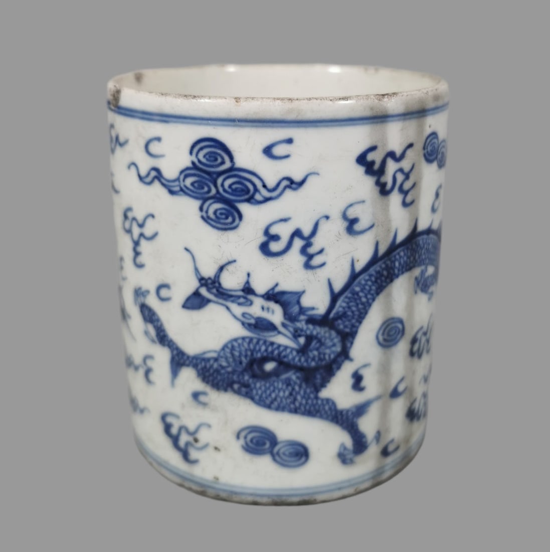 A Exquisite Blue and White Dragon and Phoenix Pattern Brush Pot: A Exquisite Blue and White Dragon and Phoenix Pattern Brush Pot,Qing Dynasty, China,Size:4.3inx3.7in 中国清代,青花龙凤纹笔筒