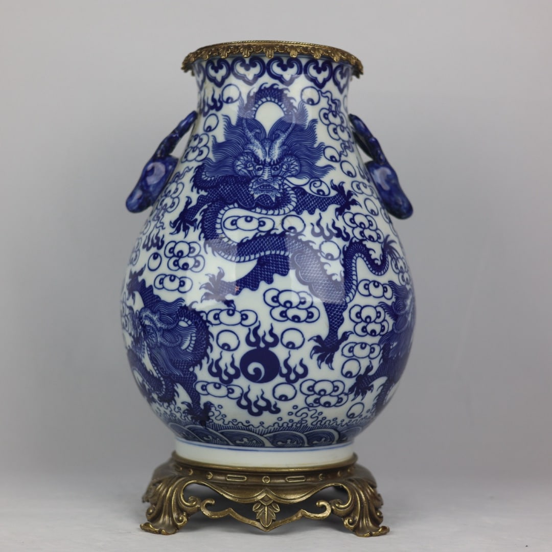 A Exquisite Blue and White Copper Inlay Dragon Pattern Deer Ears Vase (1 of 8)