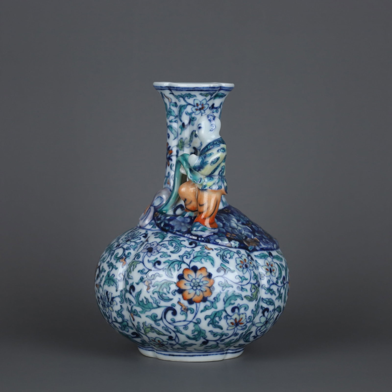 A Exquisite Doucai Lotus Pattern Vase - 2