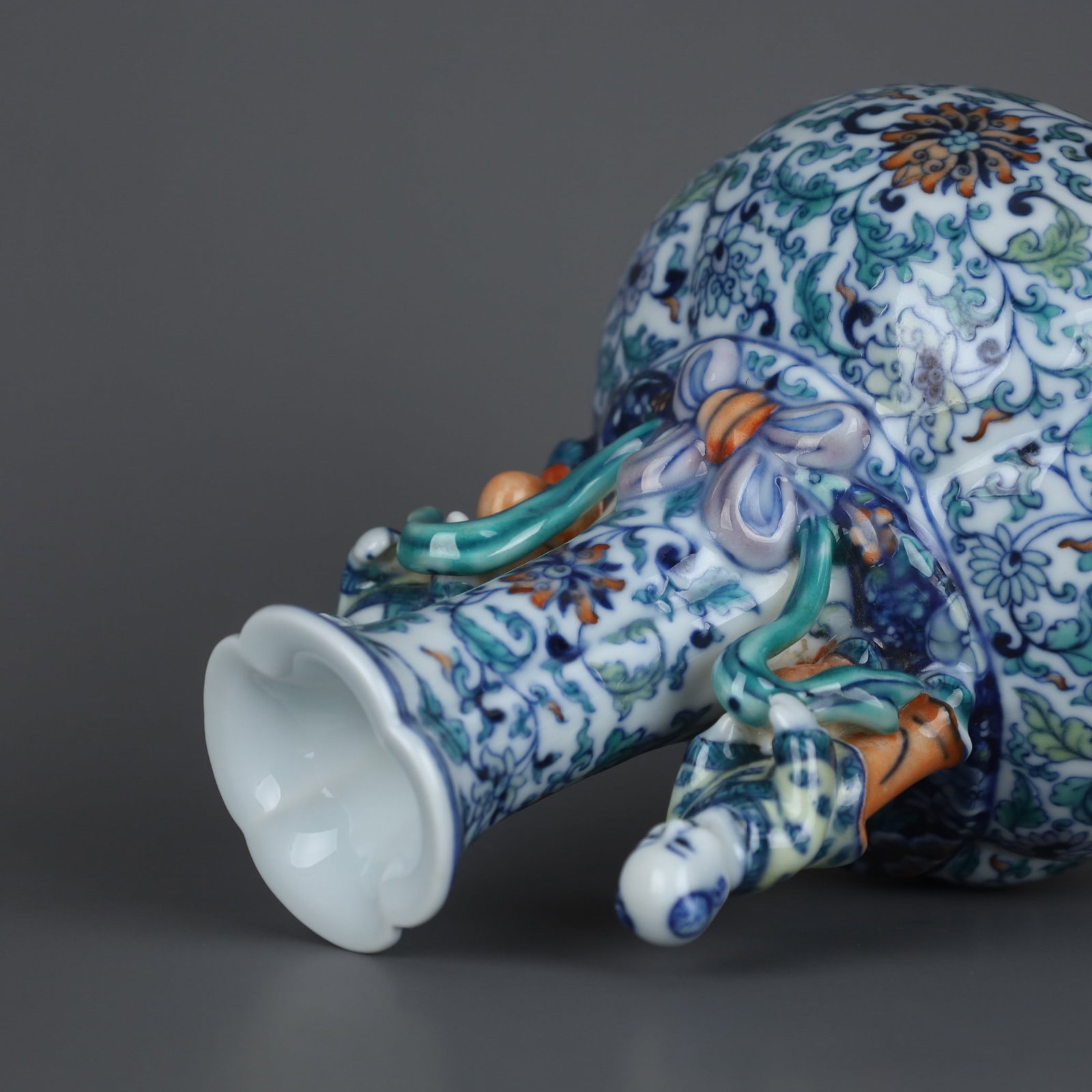 A Exquisite Doucai Lotus Pattern Vase - 3