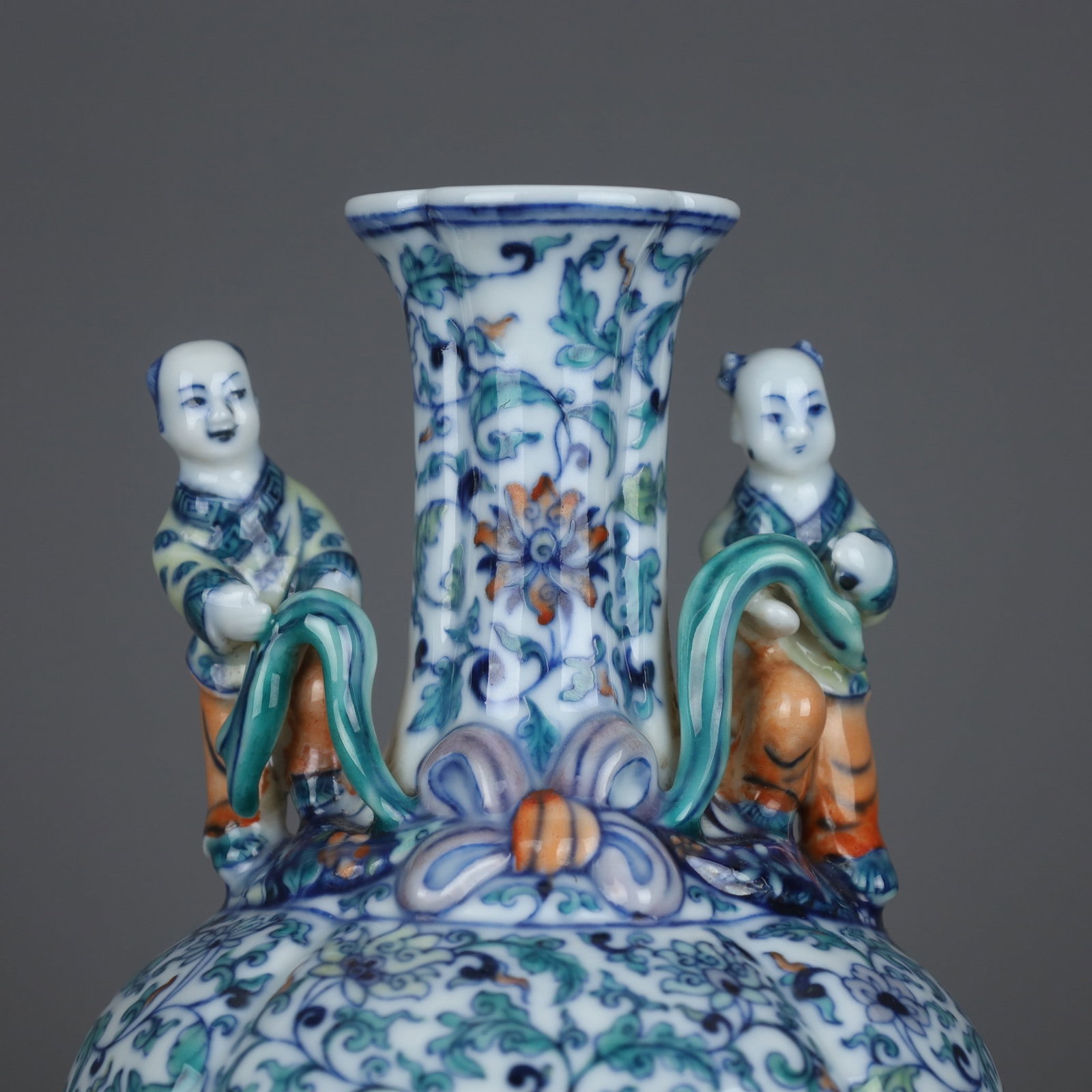 A Exquisite Doucai Lotus Pattern Vase - 4