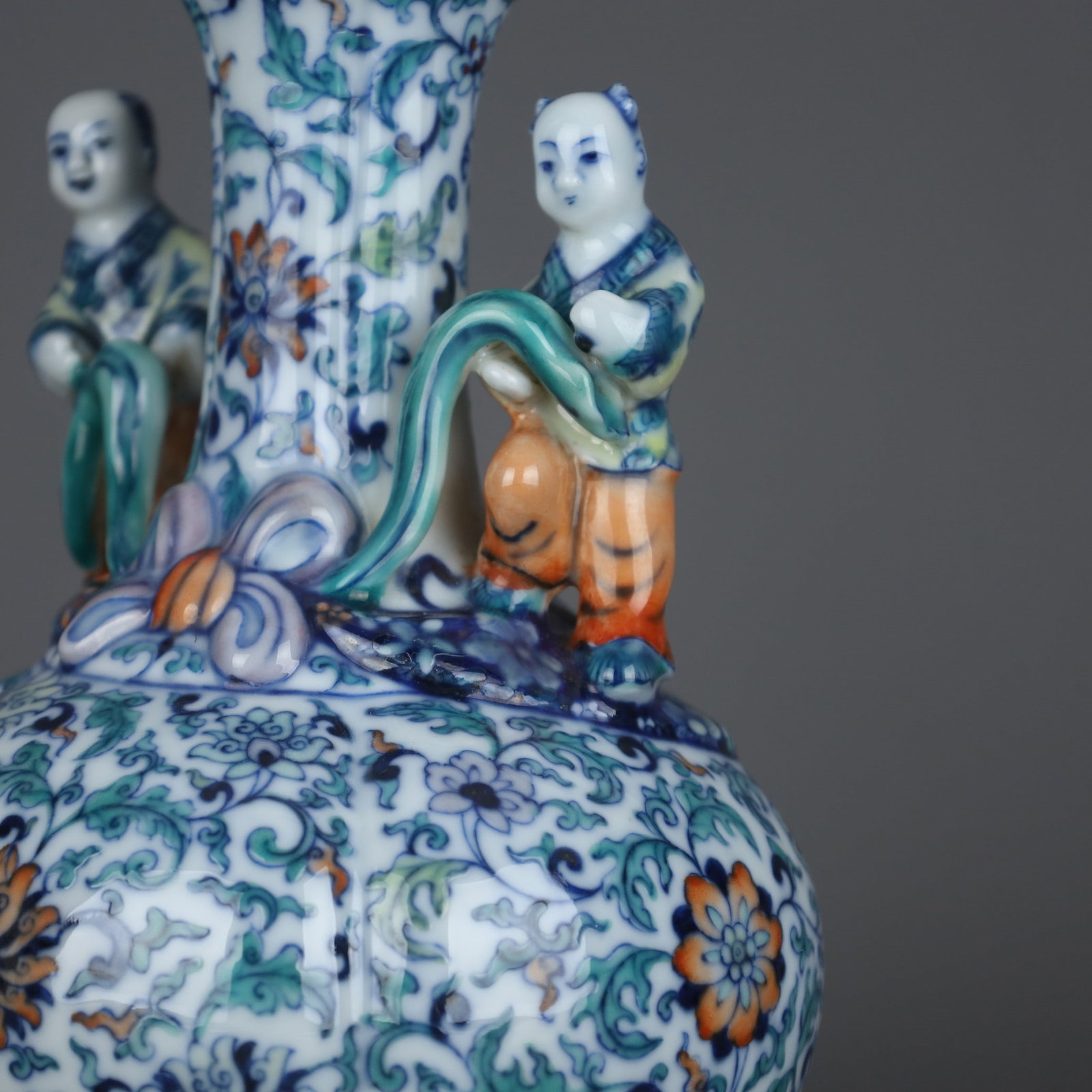 A Exquisite Doucai Lotus Pattern Vase - 6