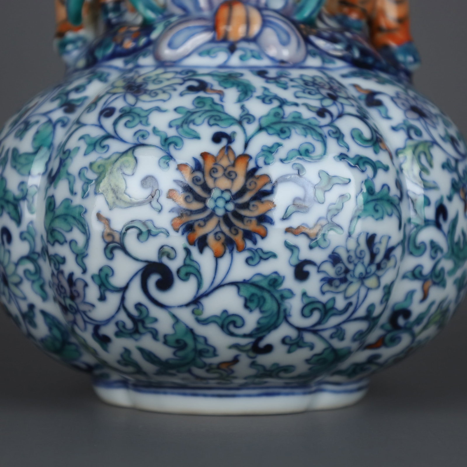 A Exquisite Doucai Lotus Pattern Vase - 7