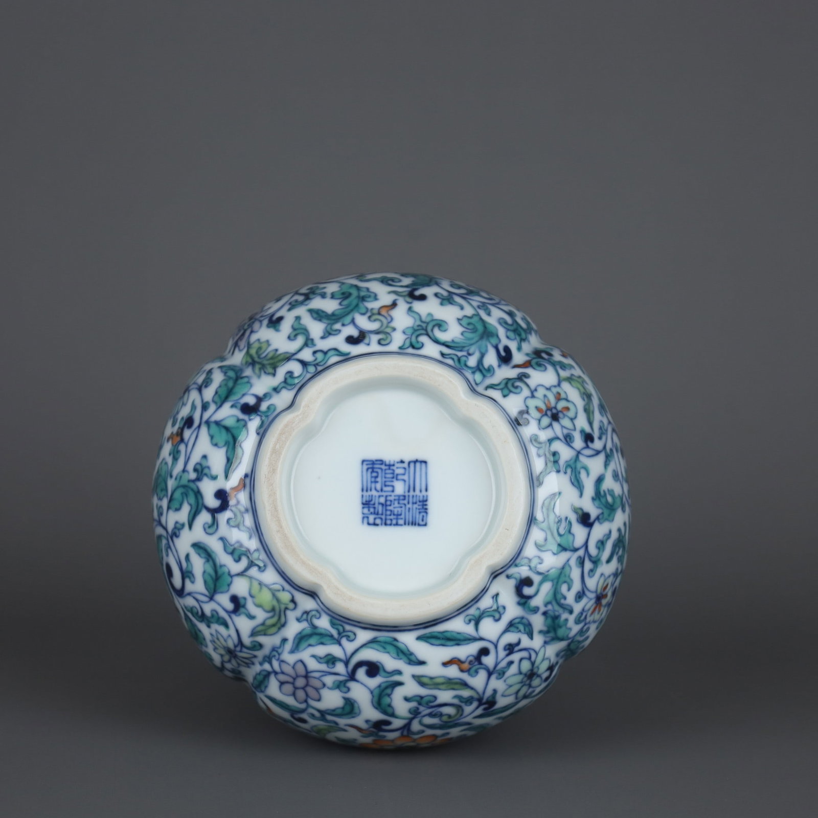 A Exquisite Doucai Lotus Pattern Vase - 9